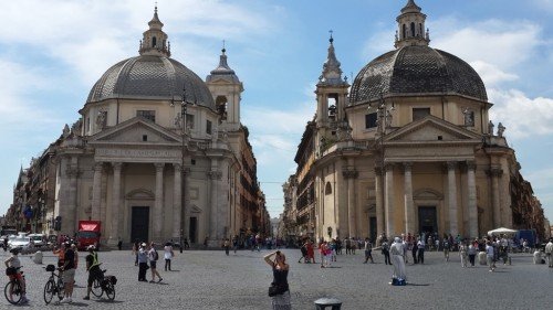 Piazza Popola daki ikiz kiliseler