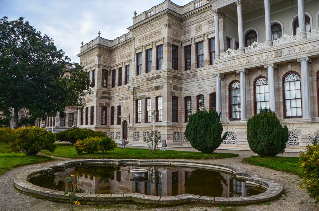 Veliahd'ların yaşadığı Dolmabahçe Sarayı Resim Müzesinin bahçesinden manzara